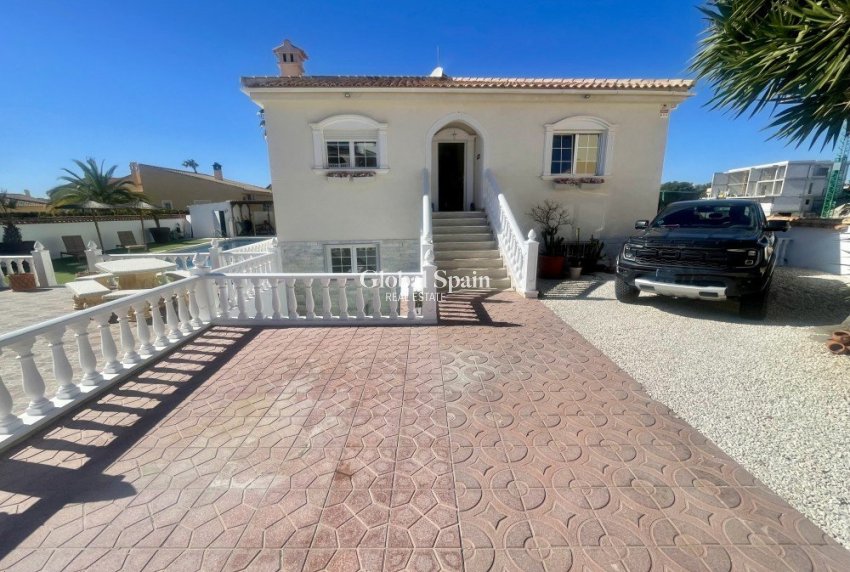 Venta - VILLA -
Urb. La Marina - Inland