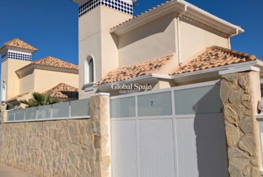 Venta - VILLA -
VILLAMARTÍN - Costa Blanca