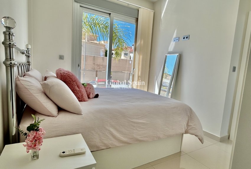 Venta - VILLA -
VILLAMARTÍN - Costa Blanca