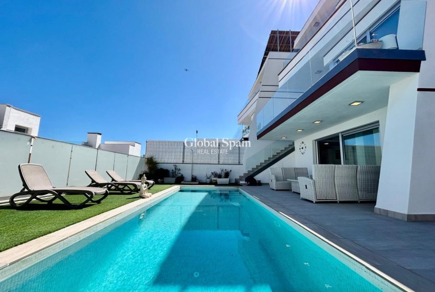 Venta - VILLA -
VILLAMARTÍN - Costa Blanca