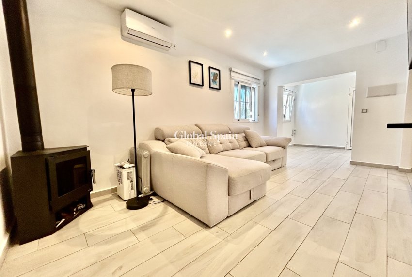 Venta - VILLA -
VILLAMARTÍN - Costa Blanca