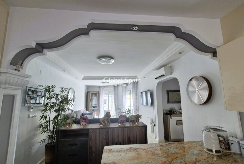 Venta - VILLA -
VILLAMARTÍN - Costa Blanca