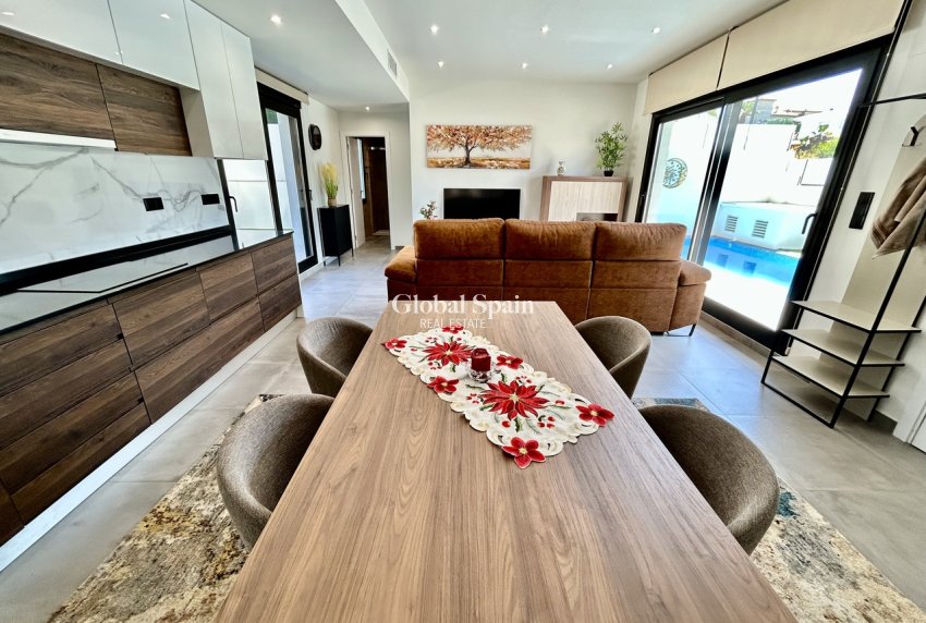 Venta - VILLA -
VILLAMARTÍN - Costa Blanca