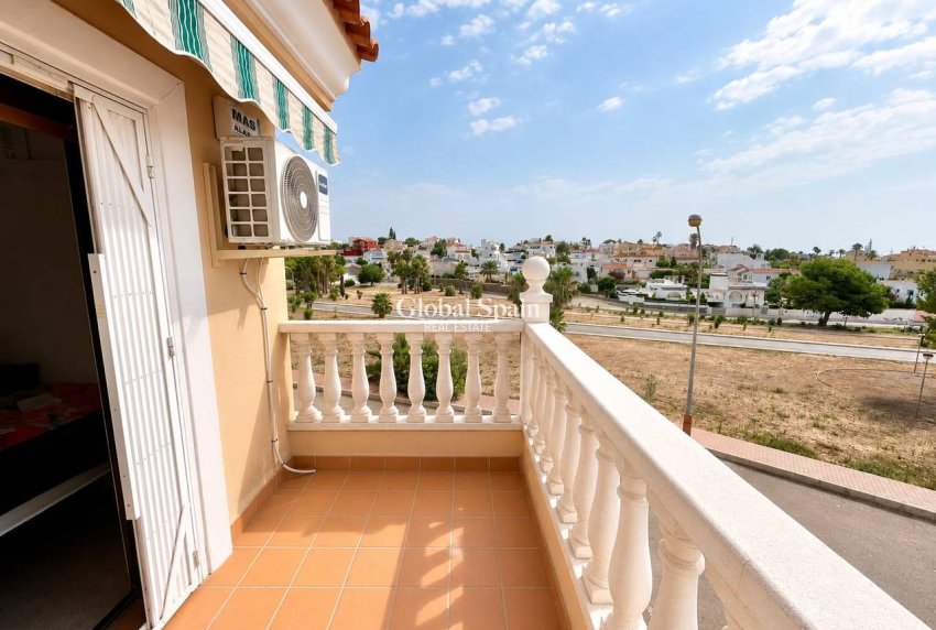Venta - VILLA -
VILLAMARTÍN - Costa Blanca