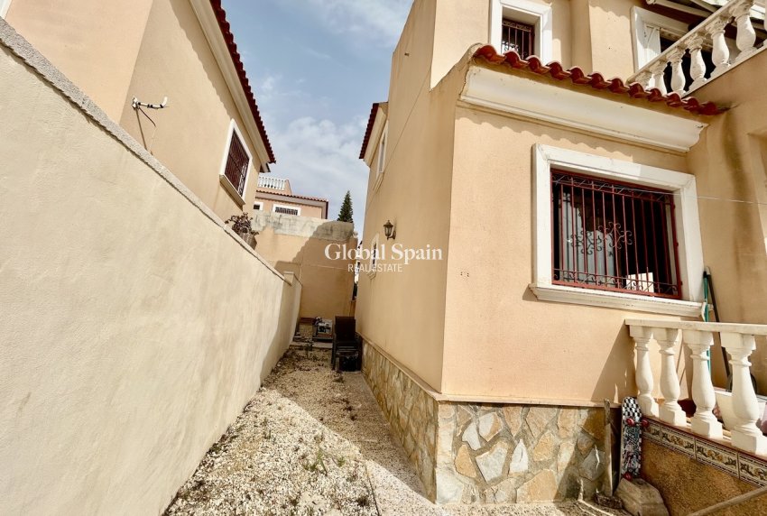 Venta - VILLA -
VILLAMARTÍN - Costa Blanca