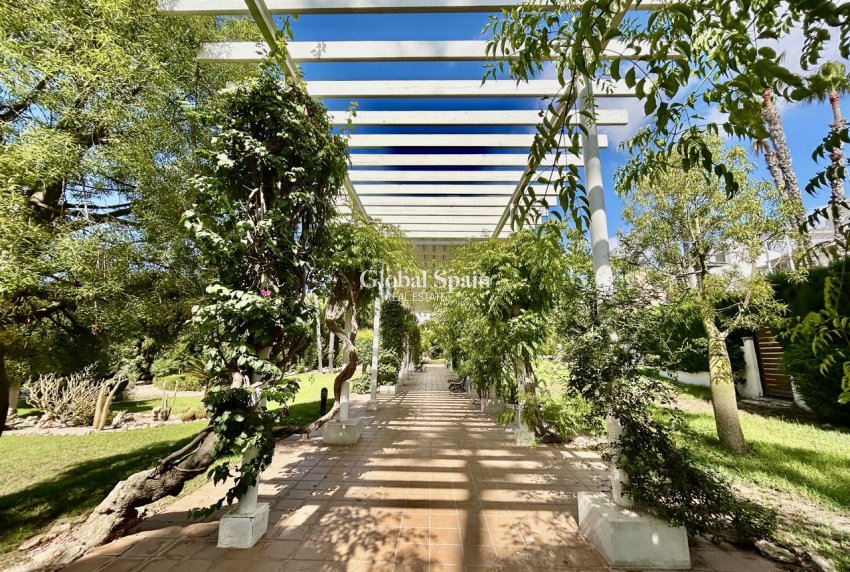 Venta - VILLA -
VILLAMARTÍN - Costa Blanca