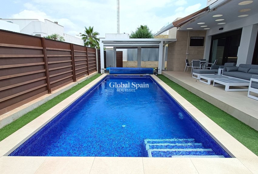 Venta - VILLA -
VISTABELLA GOLF  - Inland