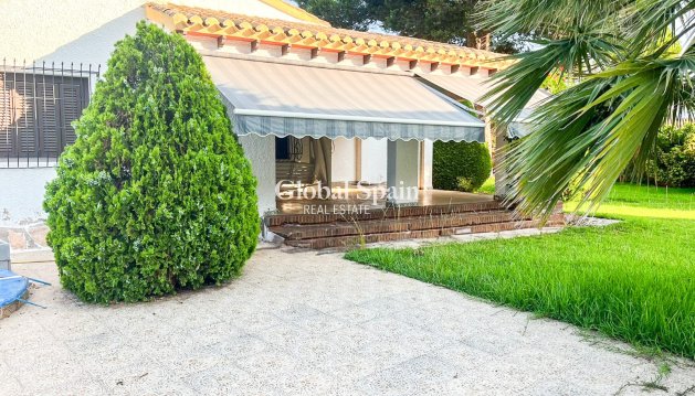 Villa / Doppelhaushälfte - Wiederverkauf - ORIHUELA COSTA -
                Punta Prima