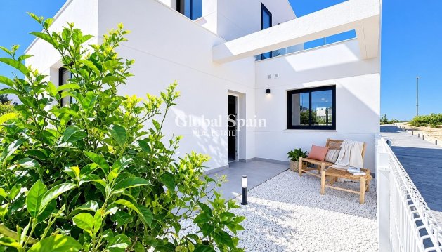 VILLA - Neubau - BAÑOS Y MENDIGO -
                Altaona Golf