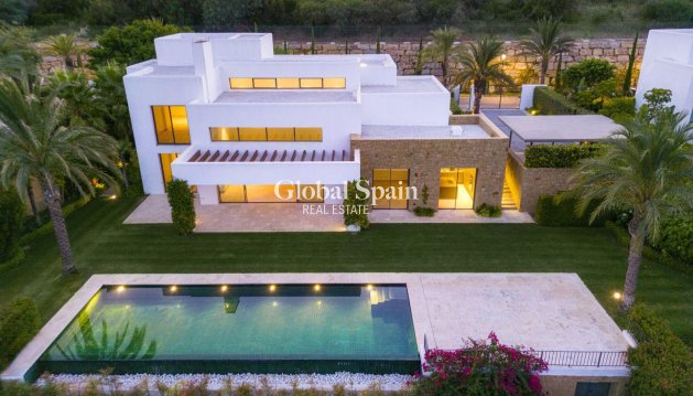 VILLA - Neubau - CASARES -
                Pedregales
