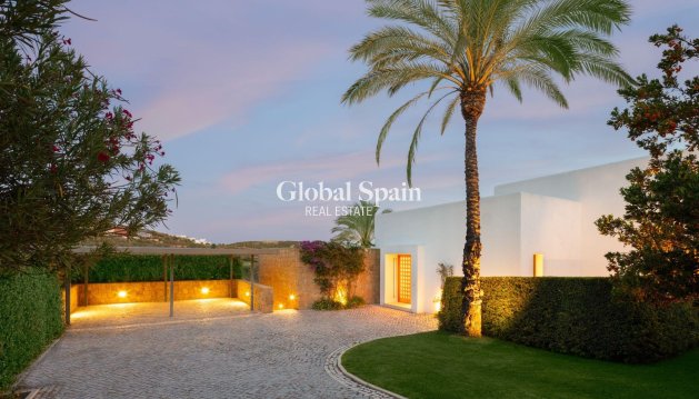 VILLA - New Build - CASARES -
                Pedregales