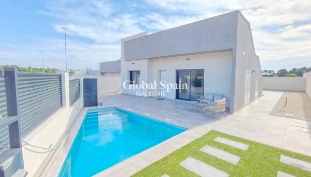 VILLA - New Build - PILAR DE LA HORADADA -
                Pinar de Campoverde