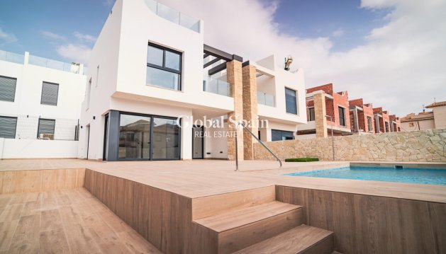 VILLA - Nouvelle construction - ORIHUELA COSTA -
                Punta Prima