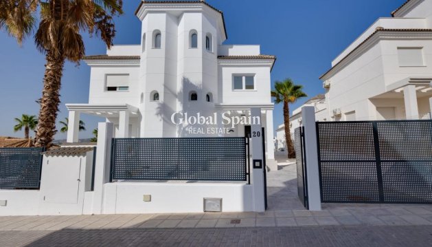 VILLA - Nouvelle construction - SAN FULGENCIO -
                El Oasis