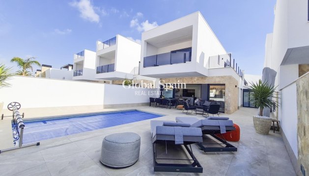 VILLA - Nouvelle construction - SAN PEDRO DEL PINATAR -
                Los antolinos