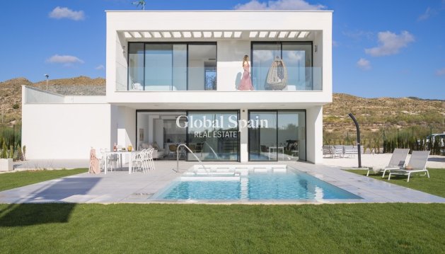 VILLA - Nueva construcción  - BAÑOS Y MENDIGO -
                Altaona Golf
