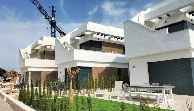 VILLA - Nueva construcción  - PILAR DE LA HORADADA -
                Lo Romero Golf