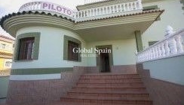 VILLA - Nueva construcción  - TORREVIEJA -
                LOS BALCONES - LOS ALTOS