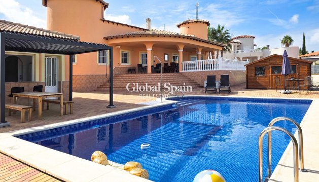 Villa - Resale - 0 -
                0