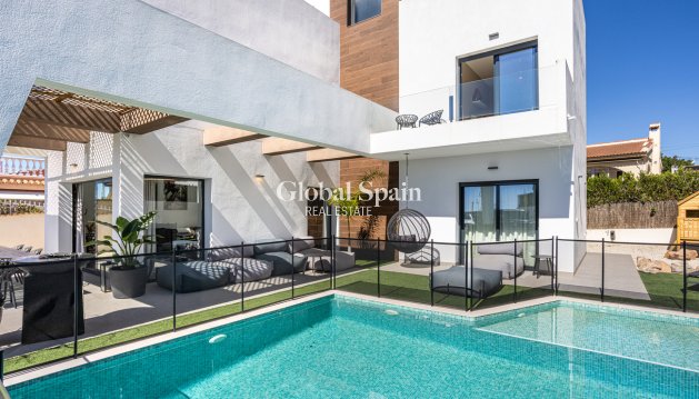 VILLA - Resale - CIUDAD QUESADA -
                center