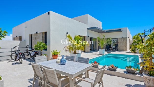 VILLA - Resale -
                DAYA NUEVA - MW-31009