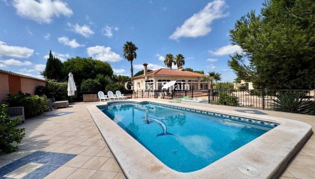 VILLA - Resale - DOLORES -
                Cmno. Escorredor