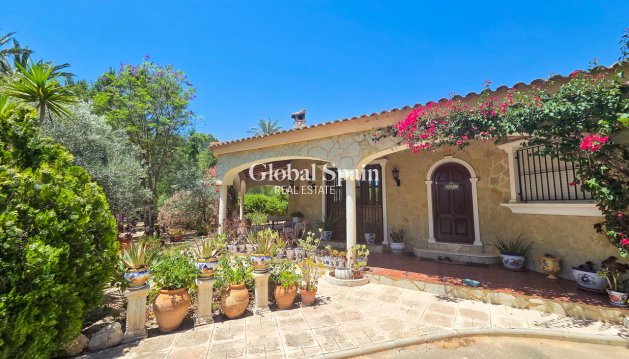 VILLA - Resale - ELCHE -
                Costa Blanca