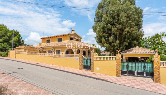 VILLA - Resale - JACARILLA -
                Inland