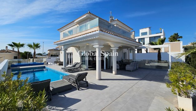 VILLA - Resale - LA MARINA -
                La Marina