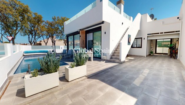 VILLA - Resale - LOS ALCÁZARES -
                LOS ALCÁZARES