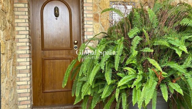 VILLA - Resale - ORIHUELA COSTA -
                La Florida