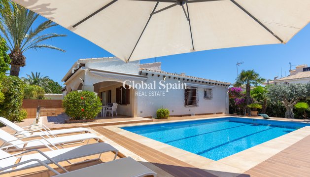 VILLA - Resale - ORIHUELA COSTA -
                Punta Prima