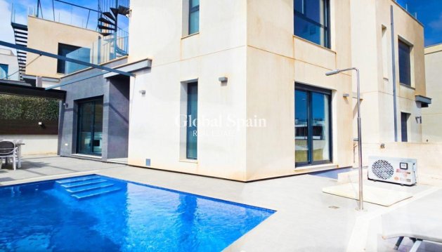 Villa - Resale - ORIHUELA COSTA -
                VILLAMARTÍN