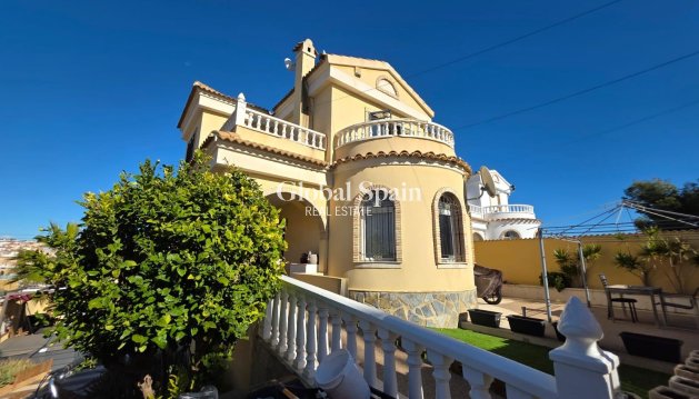 VILLA - Resale - ORIHUELA COSTA -
                VILLAMARTÍN