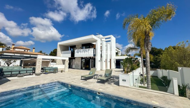 VILLA - Resale - ORIHUELA COSTA -
                VILLAMARTÍN