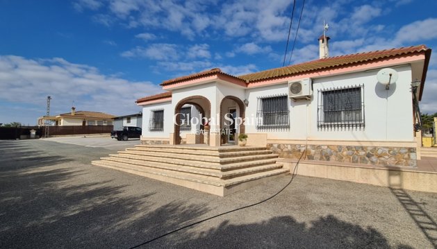 Villa - Resale -
                ORIHUELA - D2372