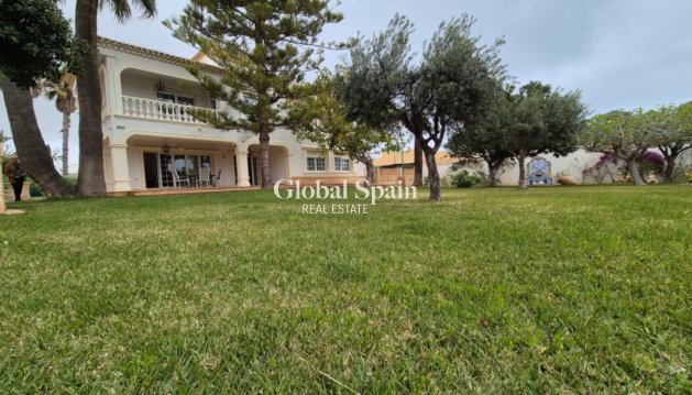 VILLA - Resale - ORIHUELA -
                Inland