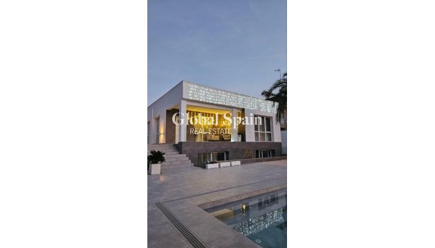 VILLA - Resale - ORIHUELA -
                Inland