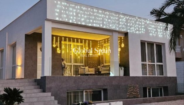 VILLA - Resale - ORIHUELA -
                Inland