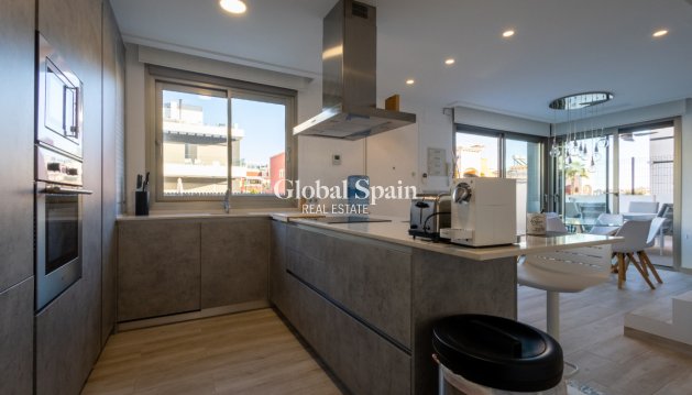 VILLA - Resale - ORIHUELA -
                Inland