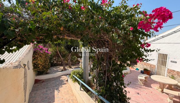 VILLA - Resale - ORIHUELA -
                Inland