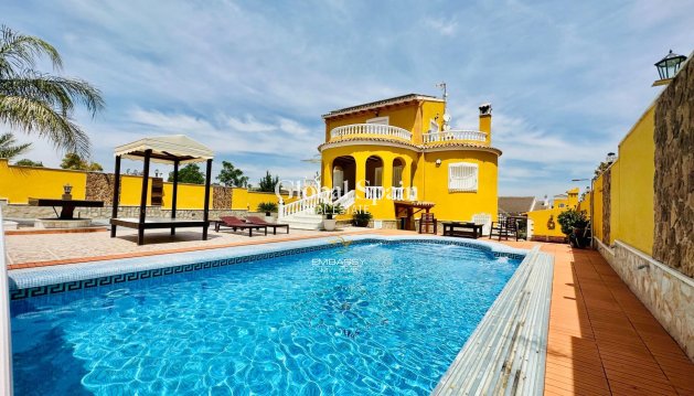 VILLA - Resale - ORIHUELA -
                Urb. Montepinar