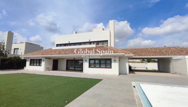VILLA - Resale - PERALEJA GOLF -
                Inland