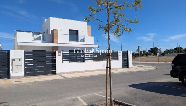 VILLA - Resale - ROLDÁN -
                Inland