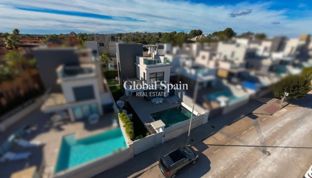VILLA - Resale - SAN MIGUEL DE SALINAS -
                Bellavista