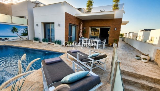 VILLA - Resale - SAN MIGUEL DE SALINAS -
                Inland