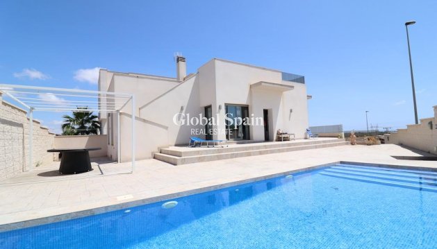 VILLA - Resale - SAN MIGUEL DE SALINAS -
                Inland