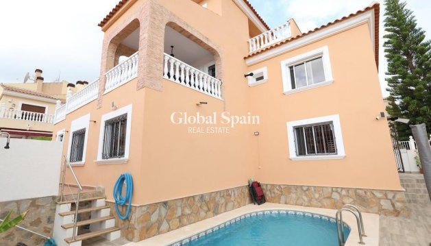 VILLA - Resale - SAN MIGUEL DE SALINAS -
                Inland