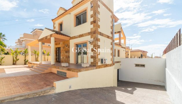 VILLA - Resale - TORREVIEJA -
                Aguas nuevas 2