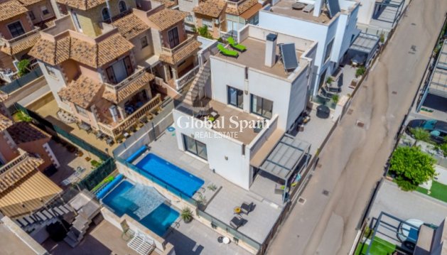 VILLA - Resale - TORREVIEJA -
                Costa Blanca